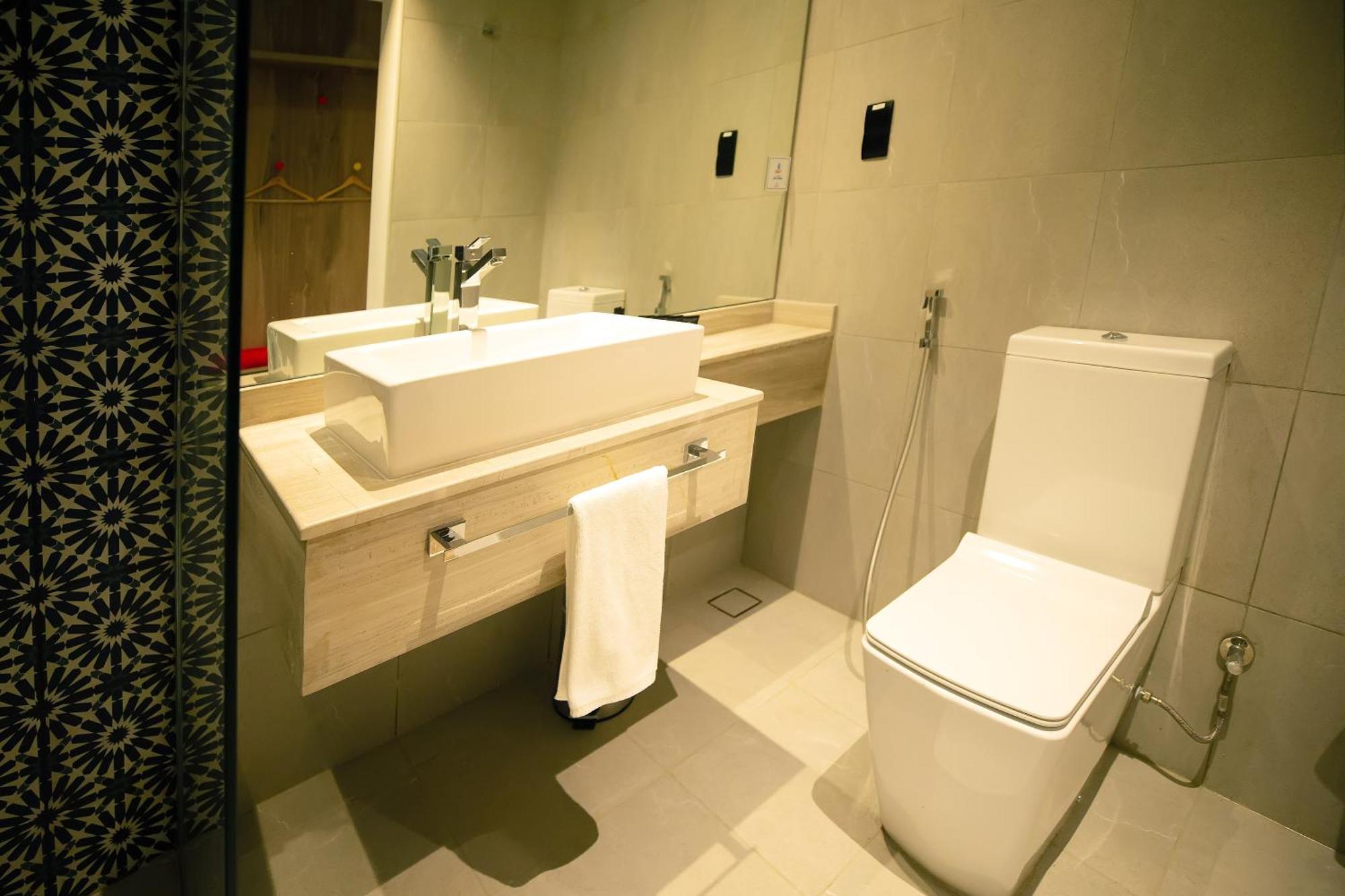 Kingsgate Canal Hotel By Millennium Dubai Room photo